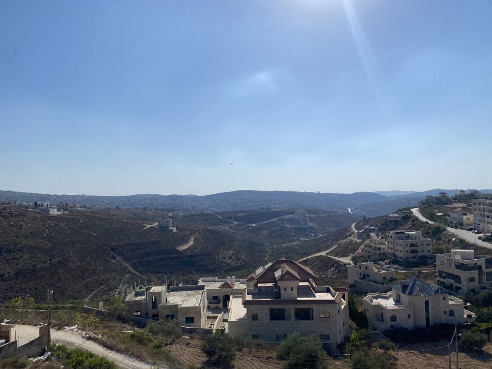 شقق في عماره قيد الإنشاء في أجمل مواقع بيت وزن نابلس