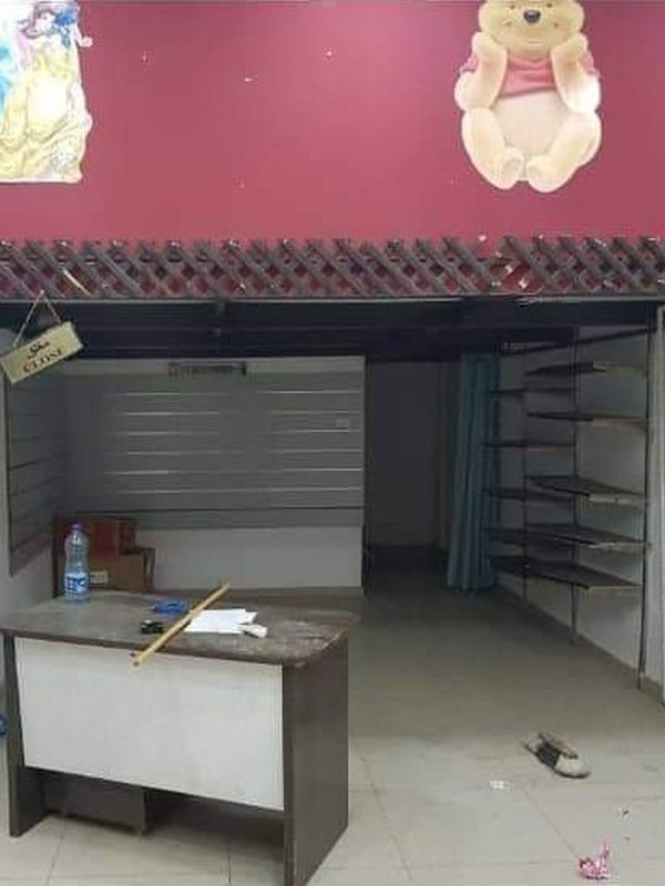 محل للبيع وسط اريحا شارع عمان